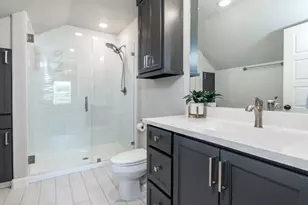 1 Greystone Ct, Angleton, TX 77515 - Photo 18