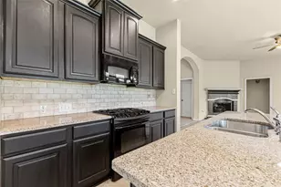 14010 Lake Hollow Dr, Pearland, TX 77584 - Photo 10