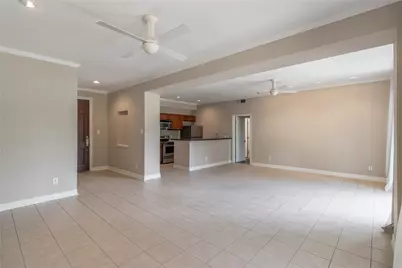 4515 Briar Hollow Place #304, Houston, TX 77027 - Photo 6