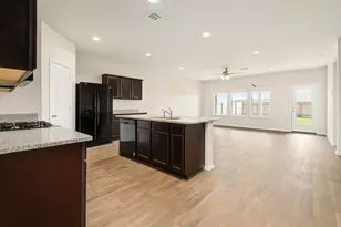 15422 Massey Forest Rd, Conroe, TX 77357 - Photo 2