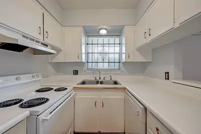 7714 Renwick Drive #K113, Houston, TX 77081 - Photo 10
