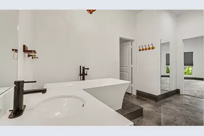 8302 Shotwell Street, Houston, TX 77016 - Photo 16