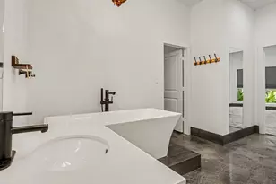 8302 Shotwell St, Houston, TX 77016 - Photo 16