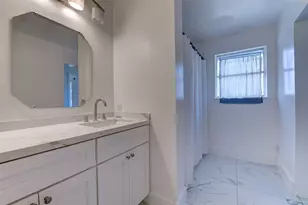 5518 Holly St, Houston, TX 77081 - Photo 14