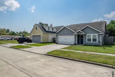 2111 W Gulf Street, Baytown, TX 77520 - Photo 4