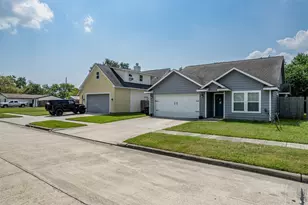 2111 W Gulf St, Baytown, TX 77520 - Photo 4