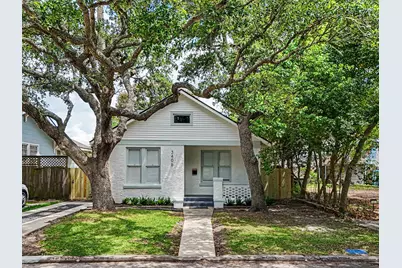 3406 Avenue Q 1/2, Galveston, TX 77550 - Photo 1