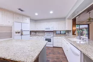 10850 Kirktown Dr, Houston, TX 77089 - Photo 2
