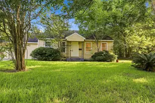 1914 Oaklawn Dr, La Marque, TX 77568 - Photo 1