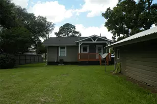319 N Hunt St, Bellville, TX 77418 - Photo 4
