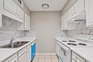 9809 Richmond Ave, Houston, TX 77042 - Photo 14