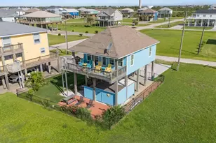 110 S Verdia Dr, Crystal Beach, TX 77650 - Photo 4