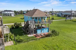 110 S Verdia Dr, Crystal Beach, TX 77650 - Photo 6