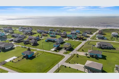 110 S Verdia Drive, Crystal Beach, TX 77650 - Photo 2
