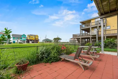 110 S Verdia Drive, Crystal Beach, TX 77650 - Photo 18