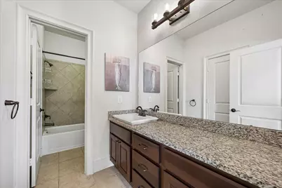 10 Windsor Court, Houston, TX 77055 - Photo 24