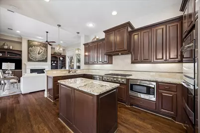 10 Windsor Court, Houston, TX 77055 - Photo 8