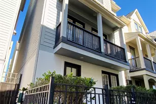 3255 Maxroy St, Houston, TX 77008 - Photo 2