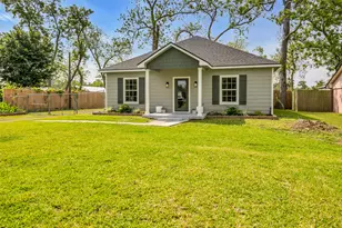 407 Harris Rd, Highlands, TX 77562 - Photo 2