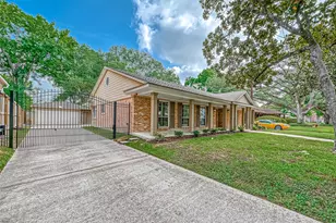 3710 Linkview Dr, Houston, TX 77025 - Photo 2