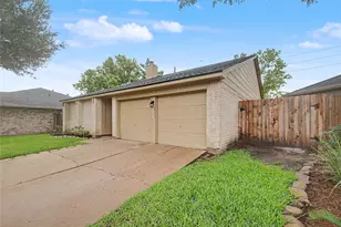 16355 La Luna Dr, Houston, TX 77083 - Photo 4