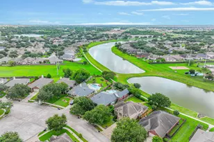 880 Shoal Pointe Ln, League City, TX 77573 - Photo 4