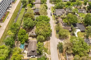 2411 Blue Willow Dr, Houston, TX 77042 - Photo 28