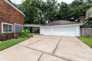 14 Sterling Ct, Sugar Land, TX 77479 - Photo 2