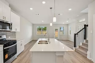 2203 Boardwalk Ln, Kemah, TX 77565 - Photo 2