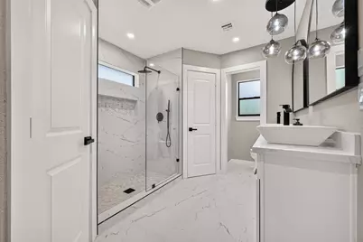 15103 Plaza Libre Drive, Houston, TX 77083 - Photo 38