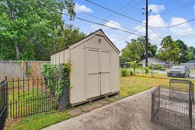 423 S 4th Street, La Porte, TX 77571 - Photo 2