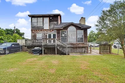 423 S 4th Street, La Porte, TX 77571 - Photo 1