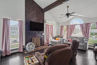 423 S 4th Street, La Porte, TX 77571 - Photo 8