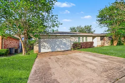 16923 Blackhawk Boulevard, Friendswood, TX 77546 - Photo 2
