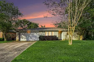 16923 Blackhawk Blvd, Friendswood, TX 77546 - Photo 4