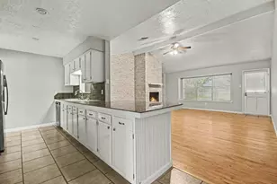 16923 Blackhawk Blvd, Friendswood, TX 77546 - Photo 6
