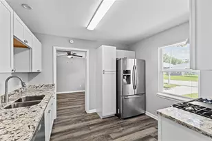 4838 Van Fleet St, Houston, TX 77033 - Photo 6
