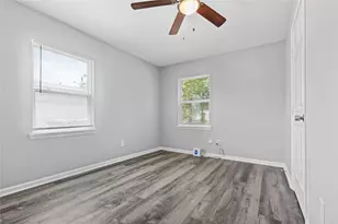 4838 Van Fleet St, Houston, TX 77033 - Photo 10