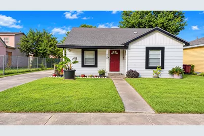 720 N Avenue B, Freeport, TX 77541 - Photo 1