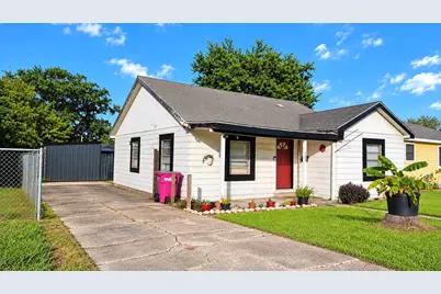 720 N Avenue B, Freeport, TX 77541 - Photo 2
