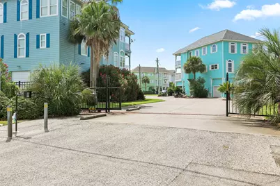 1007 Lillian Lane, Galveston, TX 77554 - Photo 4