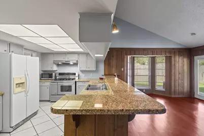 1916 W Sunset Drive, Orange, TX 77630 - Photo 12