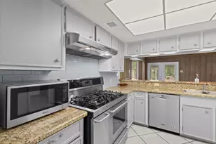 1916 W Sunset Dr, Orange, TX 77630 - Photo 10