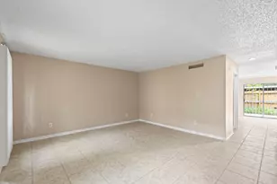 7939 Kendalia Dr, Houston, TX 77036 - Photo 6