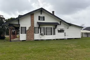 1821 6th St, Port Arthur, TX 77640 - Photo 2