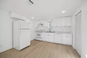 711 E 32nd St, Houston, TX 77022 - Photo 2