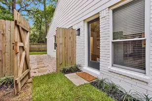 147 E Pathfinders Cir, The Woodlands, TX 77381 - Photo 46