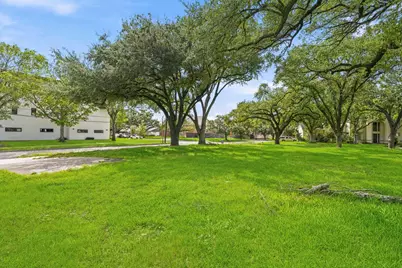 4827 Braesvalley Drive, Houston, TX 77096 - Photo 4