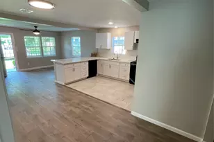 3211 Retta St, Houston, TX 77026 - Photo 2