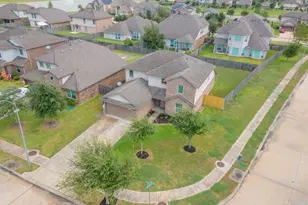 9919 Shimmering Lakes Dr, Rosharon, TX 77583 - Photo 2
